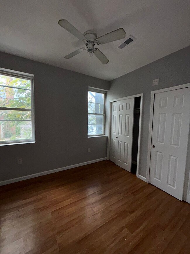 Building Photo - 24 E Abbottsford Ave