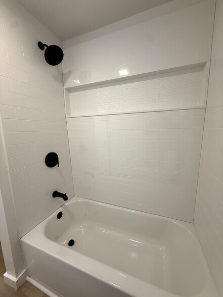 Building Photo - 214 Madison Ave