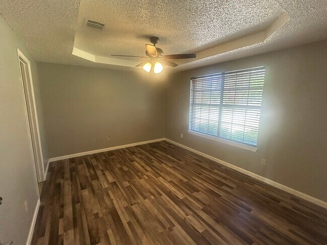 Building Photo - 339 S Pleasant Hill Rd