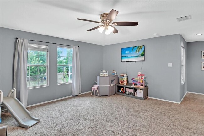 Building Photo - 1110 Caroline Dr