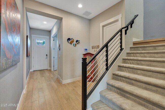 Building Photo - 1336 E Sierra Vis Dr