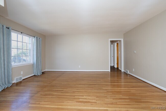 Building Photo - 2470 Eggert Rd