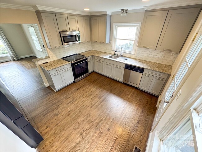 Building Photo - 3437 Airlie St