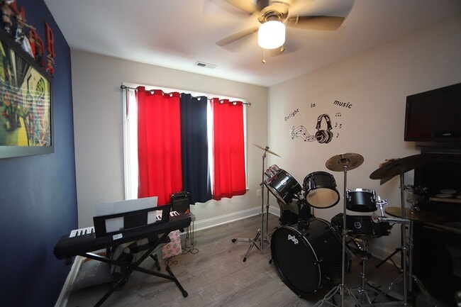 Building Photo - 709 Lone Pine Loop