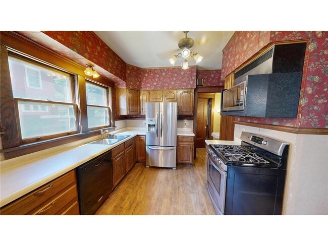 Building Photo - 216 Litchfield Ave SE
