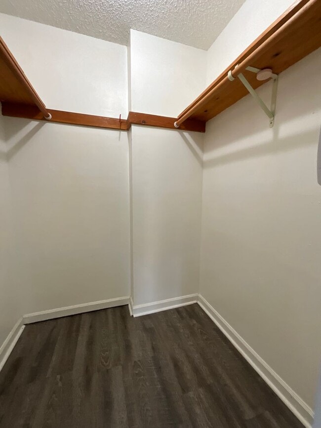 Building Photo - 106 Burnley Dr