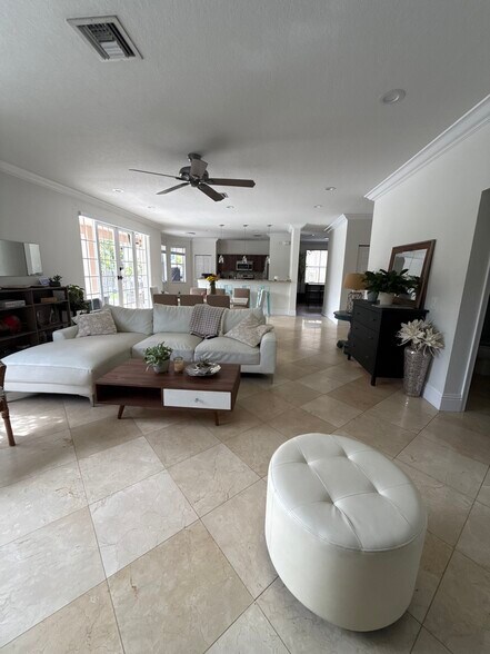 Building Photo - 947 Nandina Drive