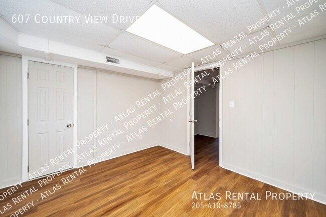 Building Photo - 607 Country View Dr NE