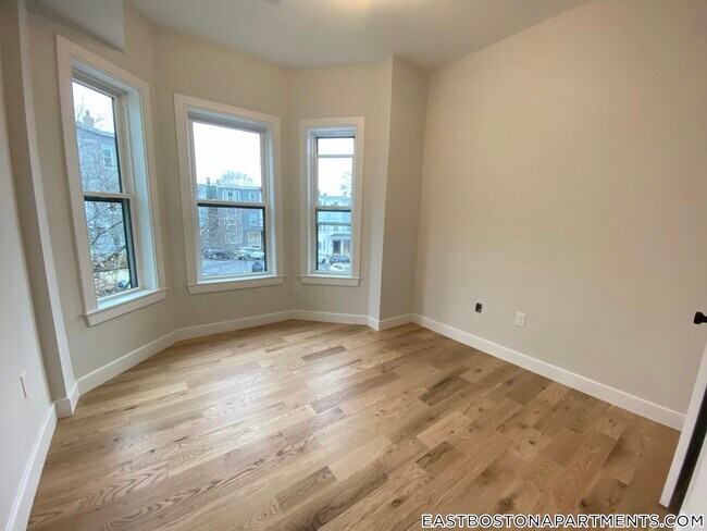 Building Photo - 275 Webster St