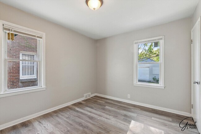 Building Photo - $1300 3 bedroom bungalow