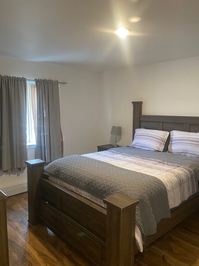 Building Photo - 305 Stedman St