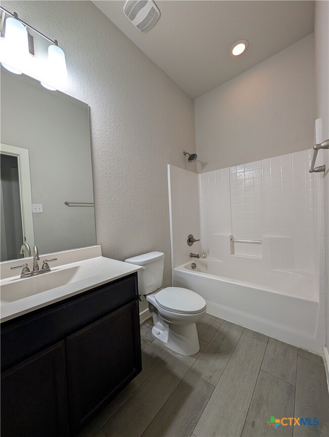 Building Photo - 2237 Avery Village