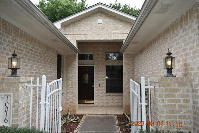 Building Photo - 10016 Liriope Cove