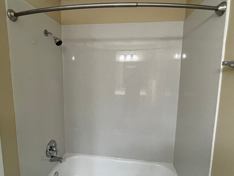 Building Photo - 1440 Slade Ave