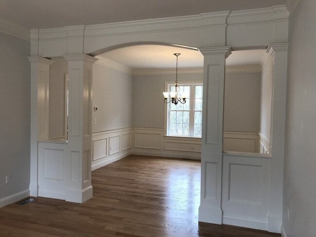 Building Photo - 53 Wellesley Rd Ext