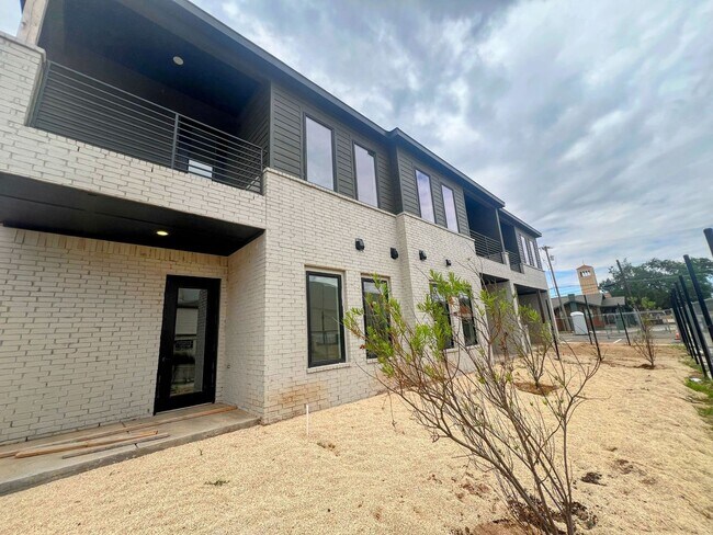 Building Photo - The Court At Overton