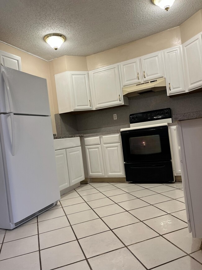 Building Photo - 75 Baldwin Ln