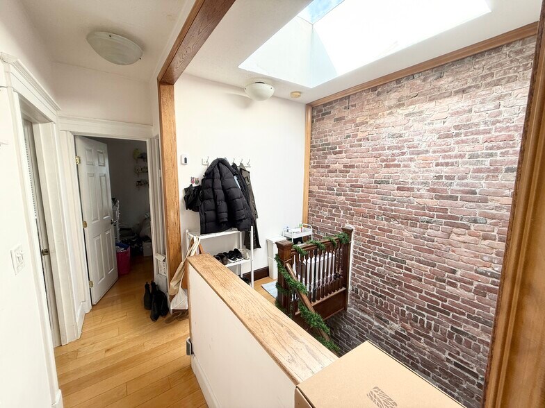 Building Photo - 24 S Huntington Ave