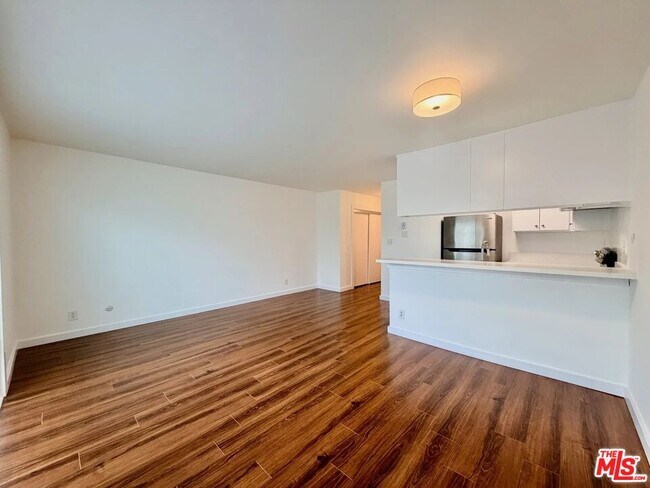 Building Photo - 5805 W 8th St