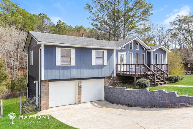 Building Photo - Stunning 4 Bedroom