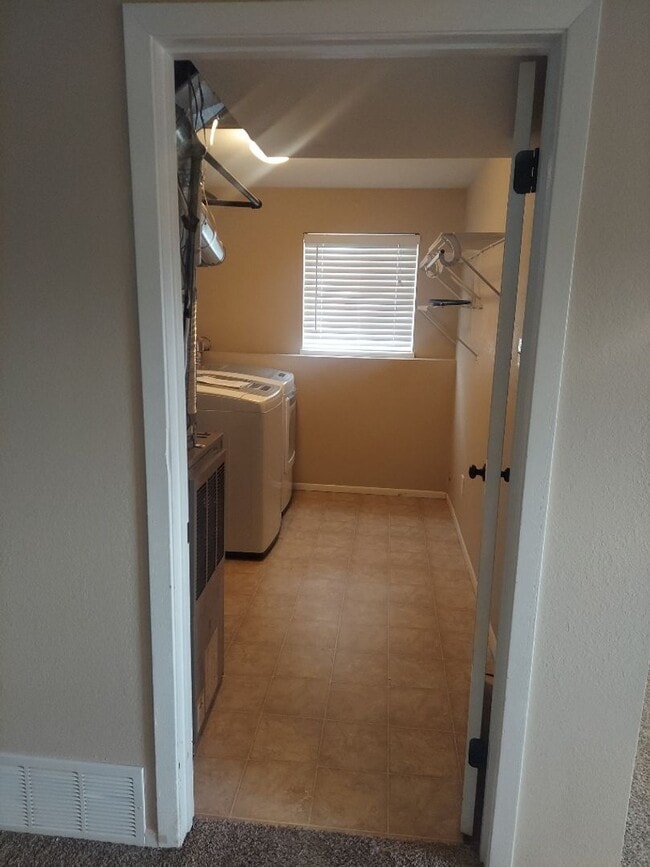 Building Photo - 4 Bedroom on Dublin available soon!