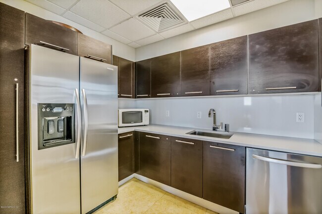 Building Photo - 1431 Riverplace Blvd