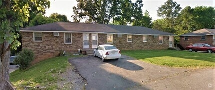 Building Photo - Martha Lane-414