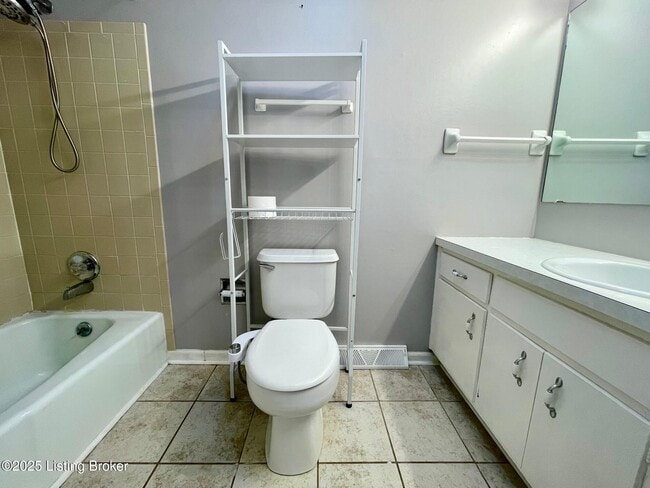 Building Photo - 4023 Tanglewood Dr