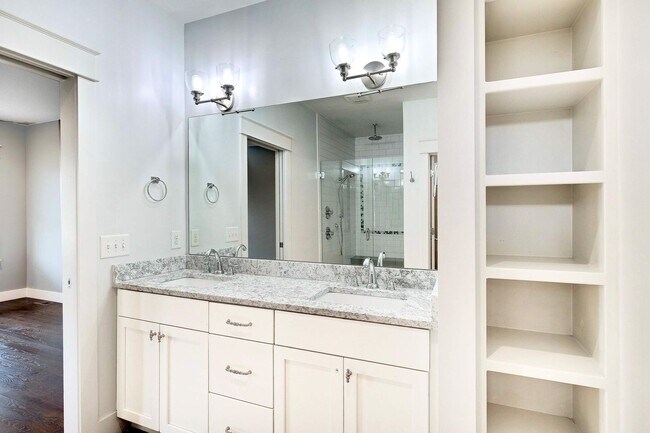 Building Photo - EAST NASHVILLE - FOUR BEDROOM Historic Home with amazing views of Nashville Skyline!