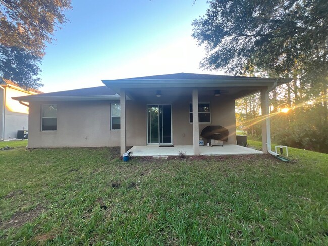 Building Photo - Beautiful 3 Bedroom 2 Bathroom Home, with ...