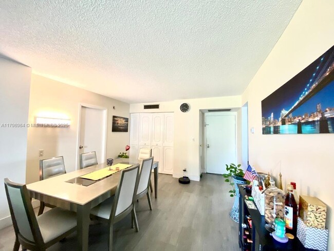 Building Photo - 3475 N Country Club Dr