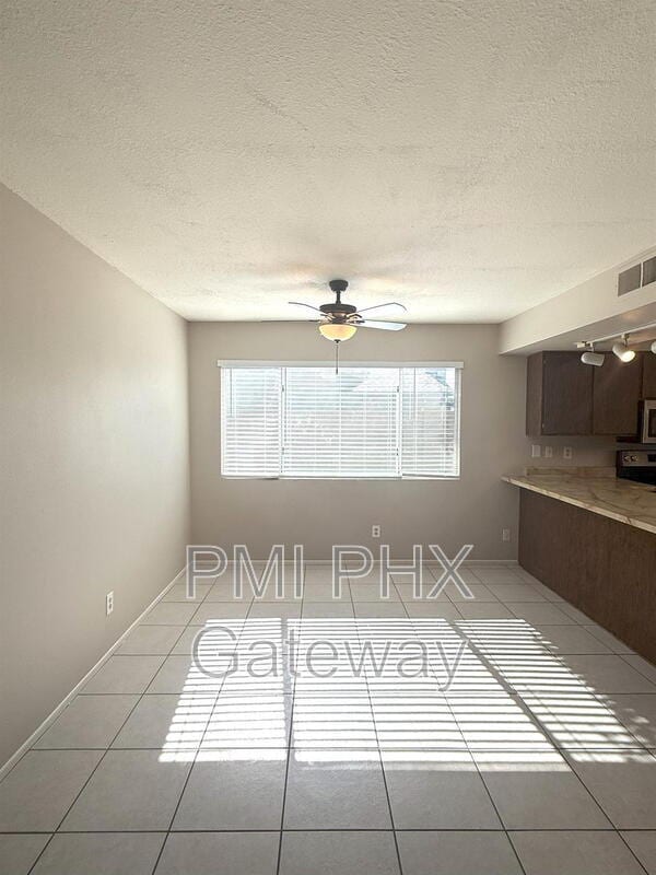 Building Photo - 1623 W Pampa Ave
