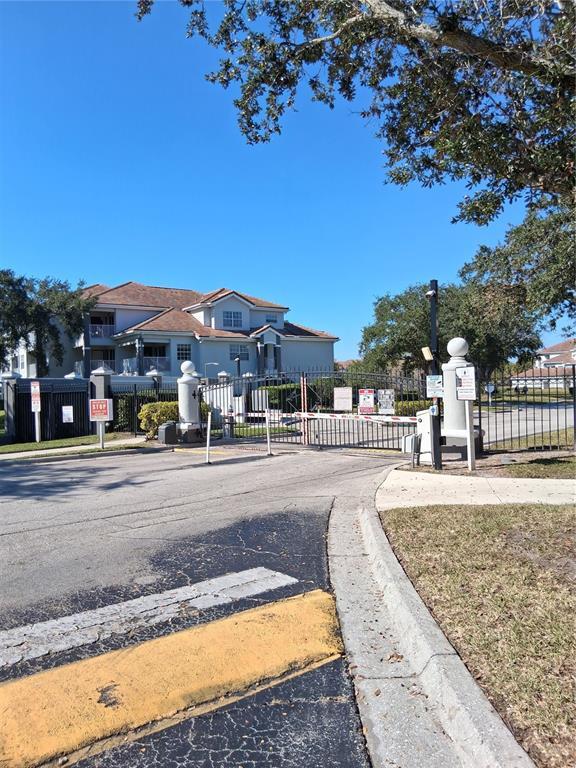 Building Photo - 13827 Fairway Island Dr