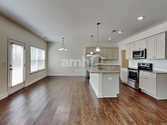 Building Photo - 1425 Arbor Pl Dr