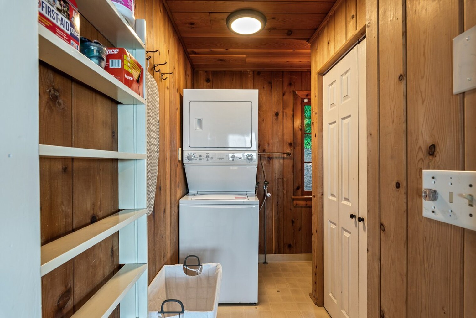 Building Photo - 2038 S Breezy Point Rd