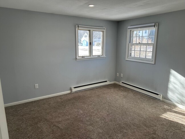 Building Photo - 2 Laperle Ave