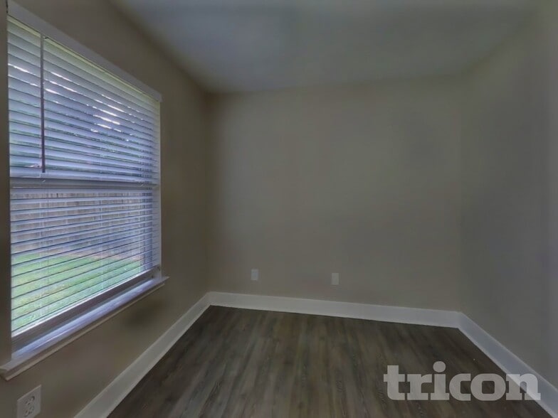 Building Photo - 18167 Woodsdale Ct