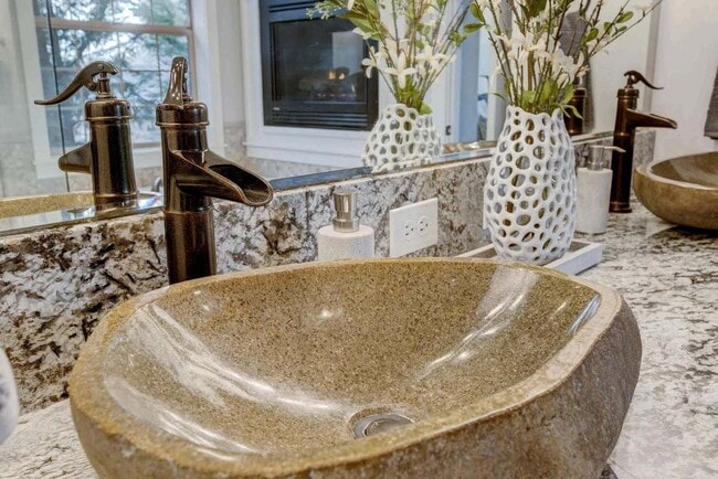 Building Photo - Beautiful home perfect for entertaining