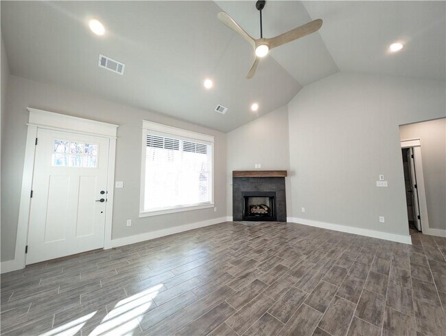 Building Photo - 9 Langholm Cir