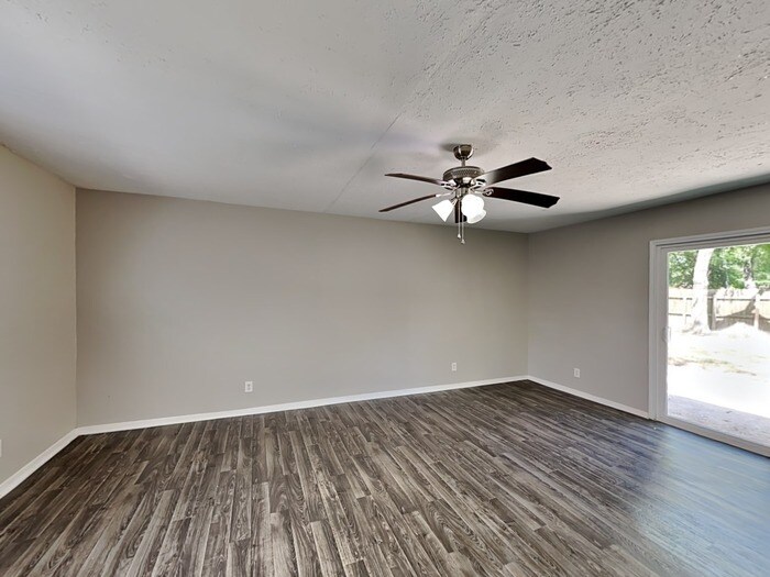 Building Photo - 809 Lochmoor Ln