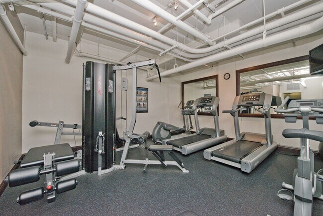 Building Photo - 680