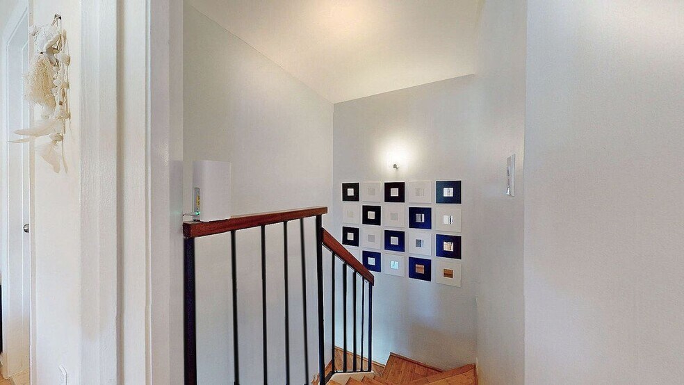 Building Photo - 6840 SW 45th Ln