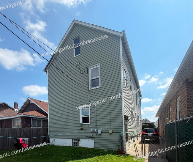 Building Photo - 3824 Fir St