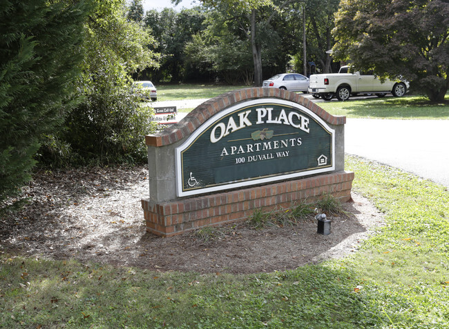 Building Photo - Oak Place Apartments