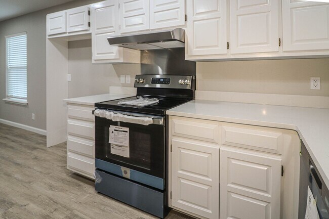 Building Photo - Total Remodel in Bentree - 3bed 2 bath!