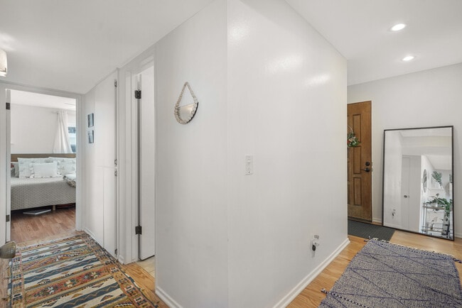 Hallways - 1720 Ardmore Ave