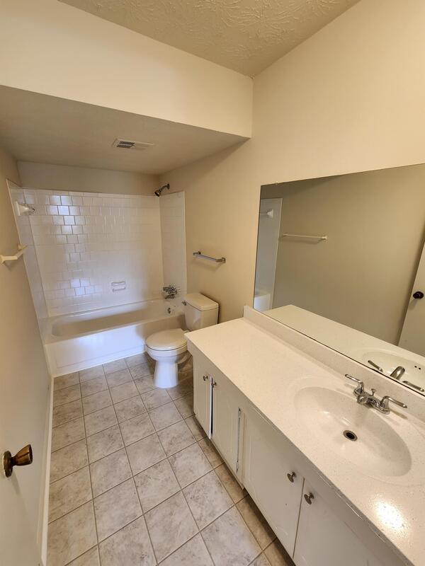 Building Photo - 3250 Strawberry Ln