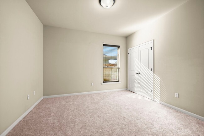 Building Photo - 37184 Sills Dr