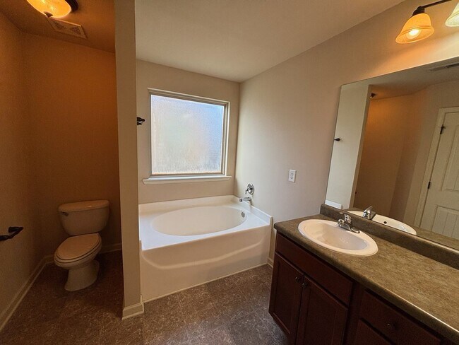 Building Photo - Beautiful Home for Rent in Phenix City!