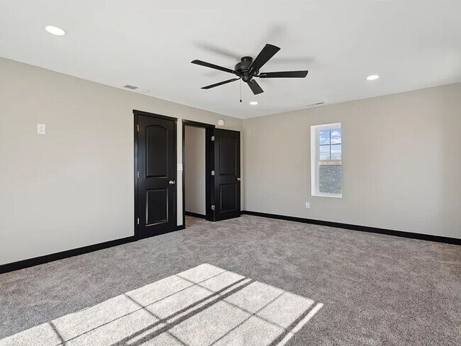 Building Photo - South Grandview